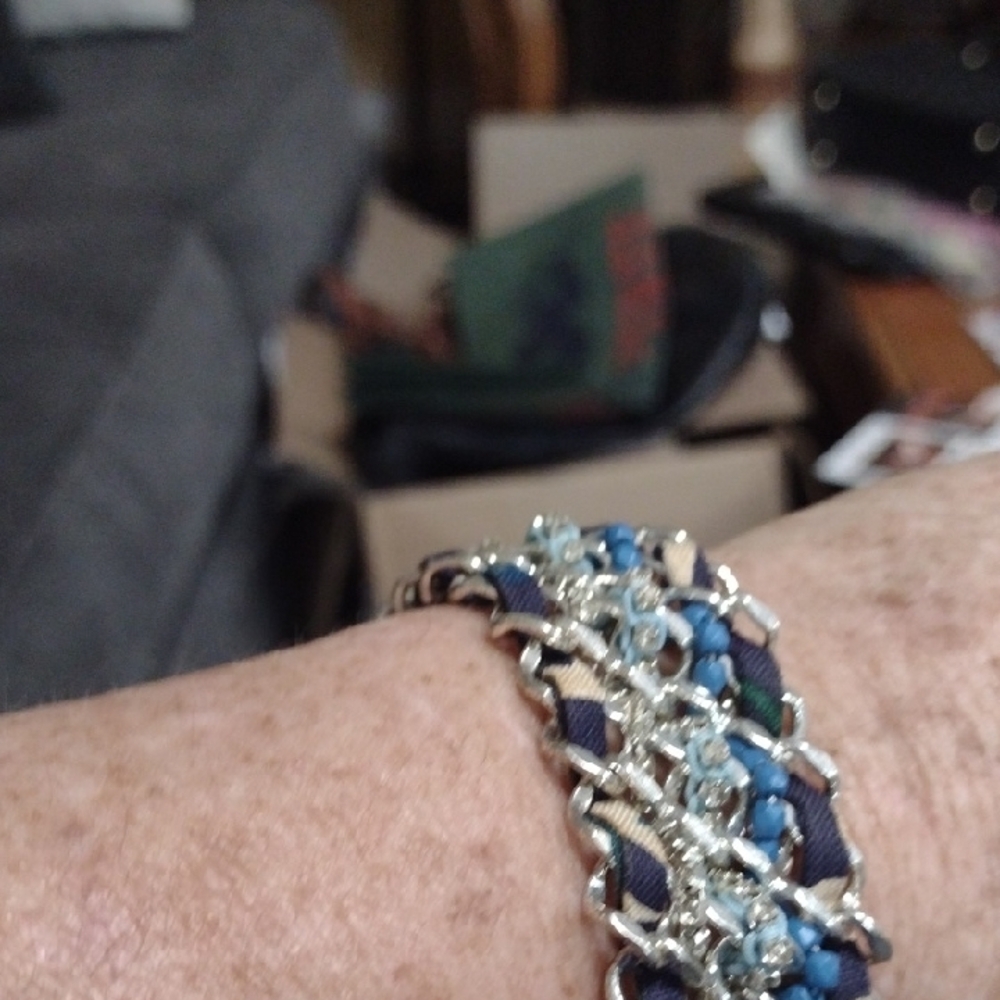 🌟 Vera Bradley Blue and Silver Magnetic Clasp Bracelet